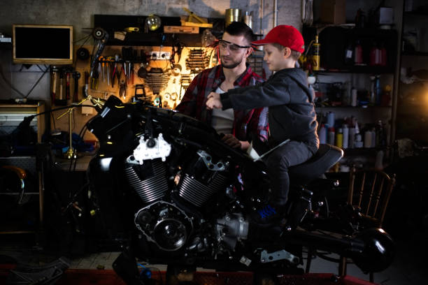 istock Motorcycle repair shop 923630894