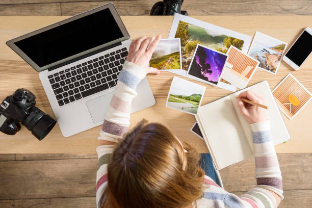 Woman planning next photos Photographer woman taking notes on desk above view electronic organizer photos stock pictures, royalty-free photos & images