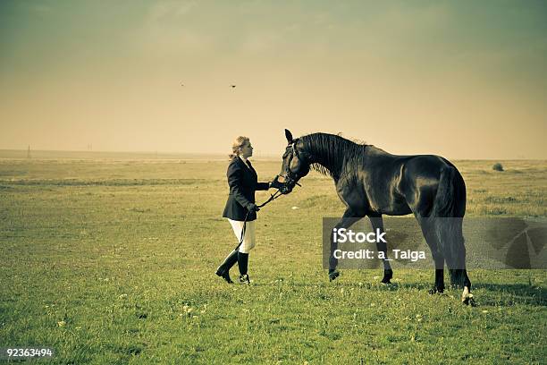 Foto de Horsewoman Trens A Cavalo Split Vintage Em Tons e mais fotos de stock de Adolescência - Adolescência, Adulto, Animal