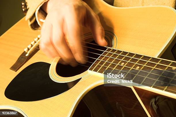 Guitarra Acústicajogar W Mão Em Movimento - Fotografias de stock e mais imagens de Movimento Desfocado - Movimento Desfocado, Viola Acústica, Artista