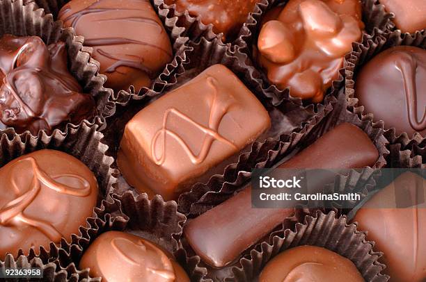 Foto de Caixa De Chocolates e mais fotos de stock de Caixa - Recipiente - Caixa - Recipiente, Caixa de presentes, Chocolate