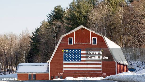 Flagge Auf Scheune Stockfoto und mehr Bilder von Amerikanische Flagge - Amerikanische Flagge, Scheune, Weiß