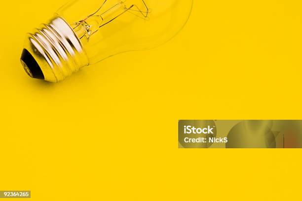 Lâmpada Em Amarelo - Fotografias de stock e mais imagens de Amarelo - Amarelo, Claro, Conceito