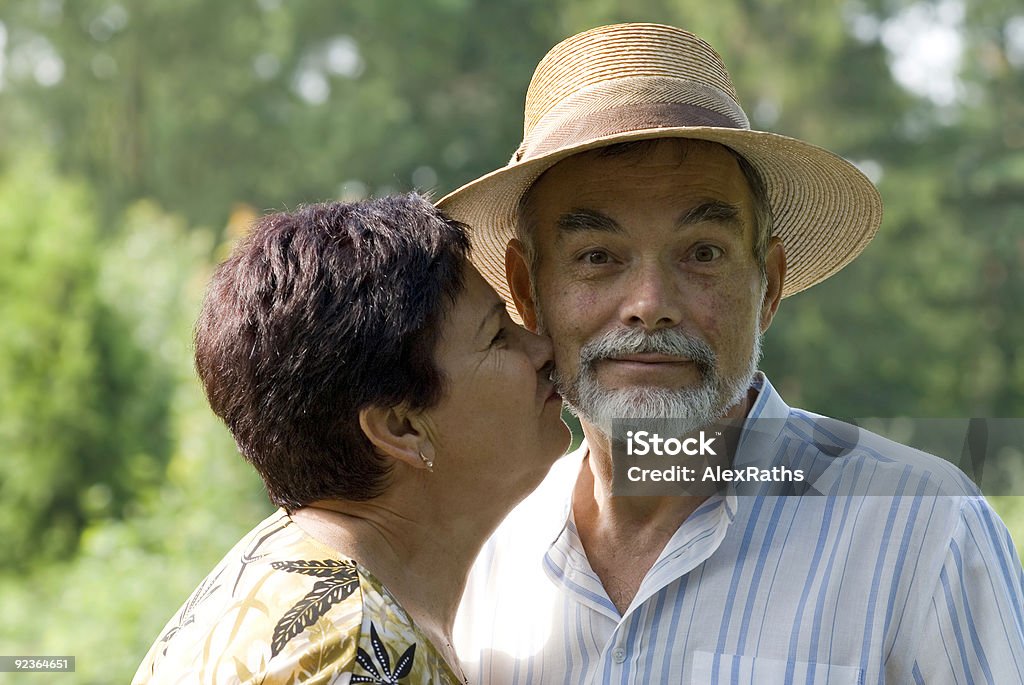 Bacio - Foto stock royalty-free di Abbracciare una persona