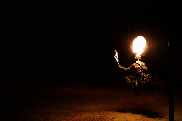 danseuse africaine - fire dancer photos et images de collection