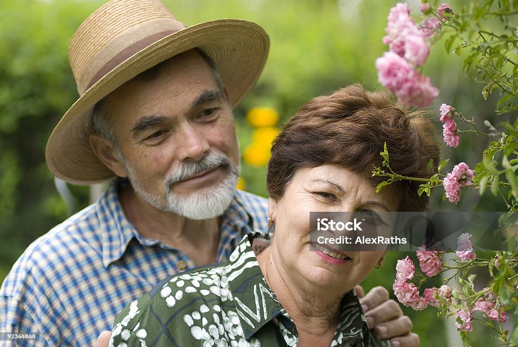 Pareja de ancianos - Foto de stock de Abrazar libre de derechos