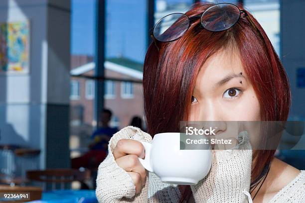 Foto de De Café e mais fotos de stock de 20-24 Anos - 20-24 Anos, Adolescente, Adolescência