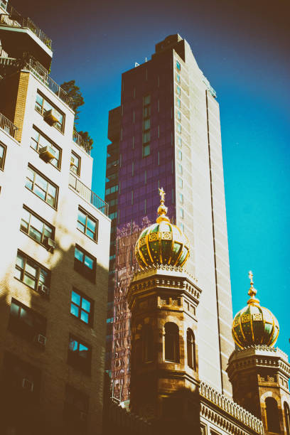 istock Colour 1950s style image of New York 923649450