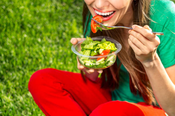 istock Salad woman 923653516