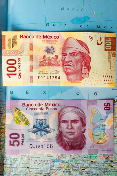 멕시코 지도 및 페소 - currency exchange exoticism trading exchange rate 뉴스 사진 이미지