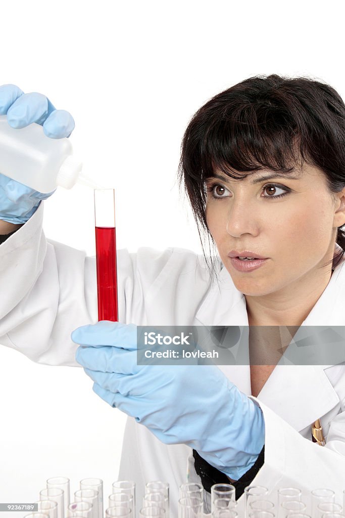 Cientista com um tubo de ensaio - Foto de stock de Fundo Branco royalty-free