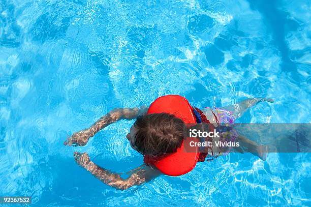 Photo libre de droit de Natation Fille banque d'images et plus d'images libres de droit de Activité - Activité, Bleu, D'ascendance européenne