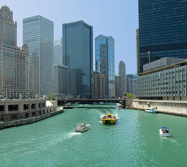 istock Sunny day on the Chicago River in Illinois 92368113