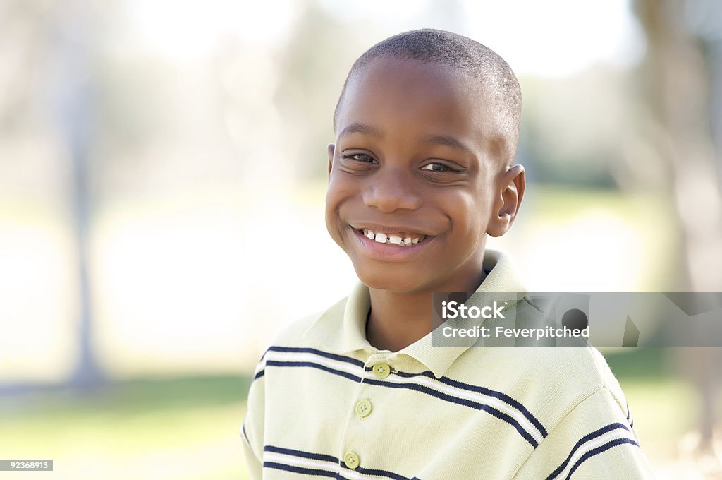 Jovem rapaz africano-americano - Foto de stock de 12-13 Anos royalty-free