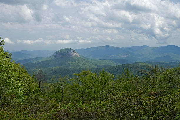 looking glass rock, blue ridge parkway, nc - south highlands stock-fotos und bilder