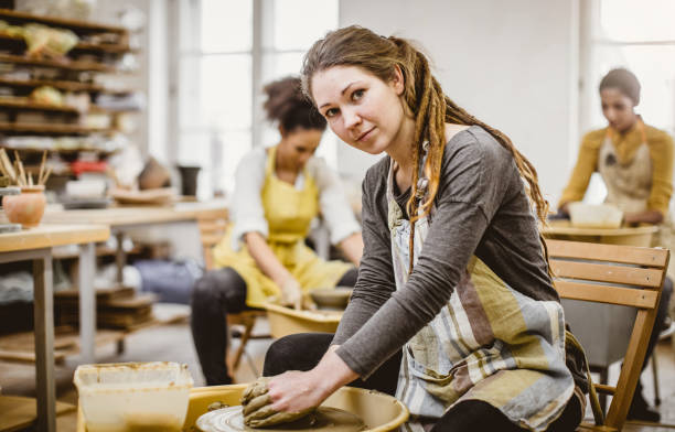 istock Small Group of People Doing Pottery in an Art Studio 923699050