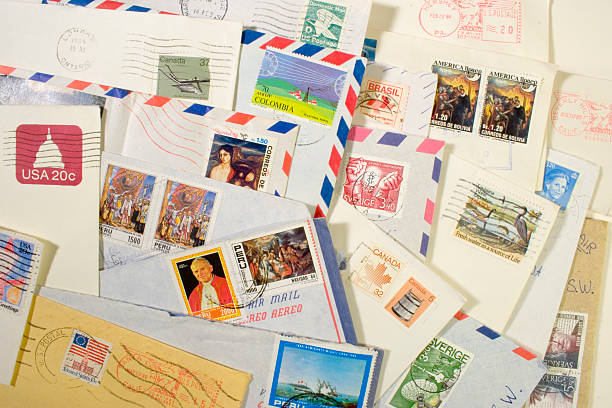 cartas desde cualquier lugar - postage stamp air mail envelope mail fotografías e imágenes de stock