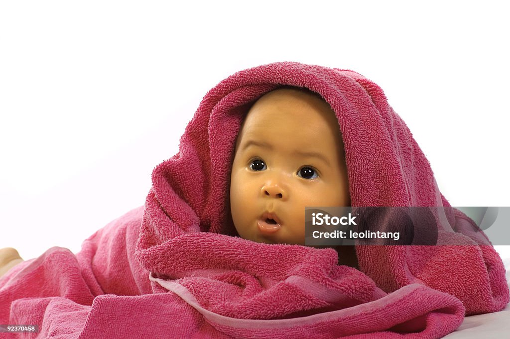 Bébé dans la serviette de bain - Photo de 0-11 mois libre de droits