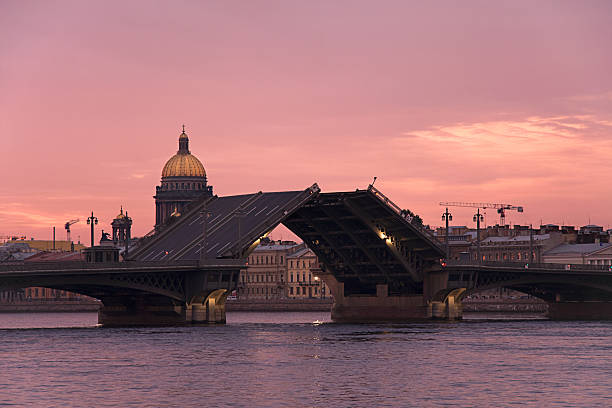 istock Drawbridge at Saint-Petersburg 92370504