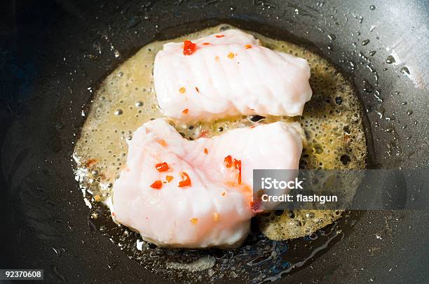 Foto de Monk Peixe Com Pimentas Culinária No Trabalho e mais fotos de stock de Alimentação Saudável - Alimentação Saudável, Almoço, Bloco