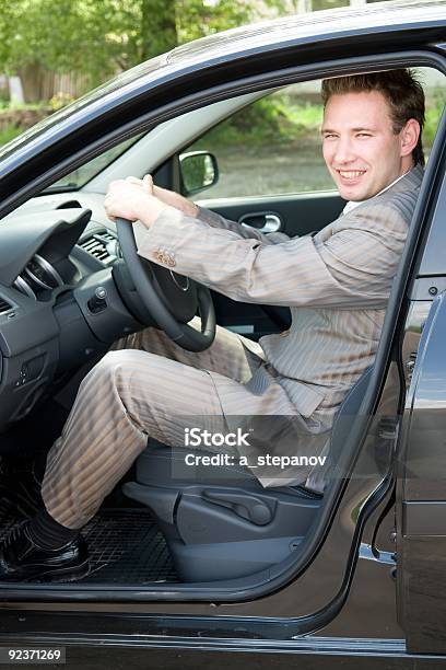 Hombre En La Rueda Foto de stock y más banco de imágenes de Actividad - Actividad, Adulto, Alegre