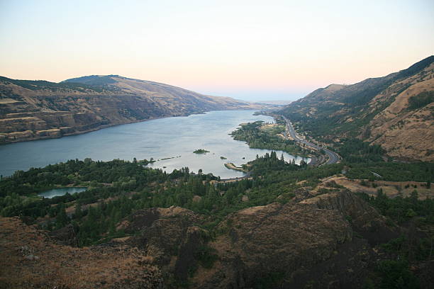 istock Rowena Point Columbia River Gorge 92372194