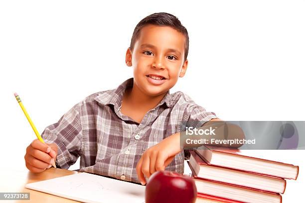 Foto de Adorável Menino Hispânica Com Livros Maçã Papel E Lápis e mais fotos de stock de Criança