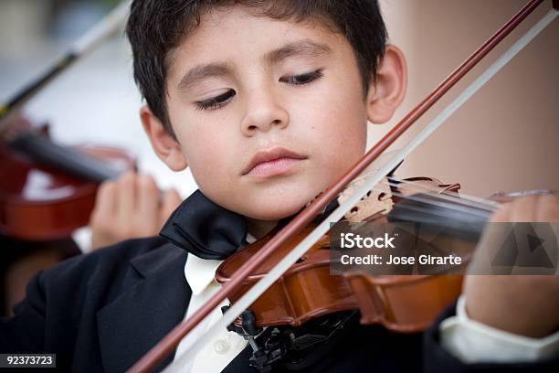 Photo libre de droit de Enfant Prodige Musicale banque d'images et plus d'images libres de droit de Couleur noire - Couleur noire, Enfant, Instrument de musique