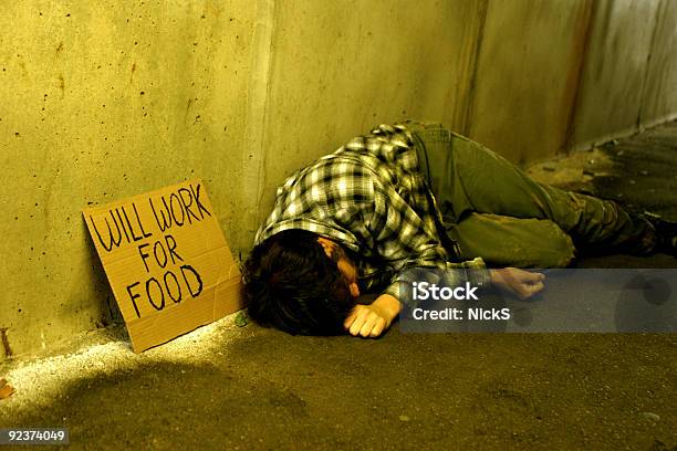 Homeless Gespendet Stockfoto und mehr Bilder von Abgeschiedenheit - Abgeschiedenheit, Einsamkeit, Städtische Straße