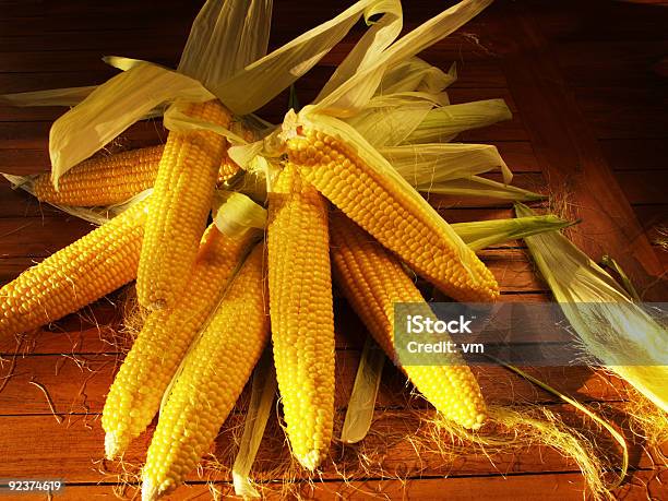 Свежая Кукуруза — стоковые фотографии и другие картинки Без людей - Без людей, Горизонтальный, День