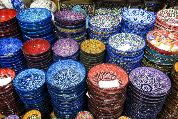 istock Classical Turkish ceramics on the Istanbul Grand Bazaar. 923753388