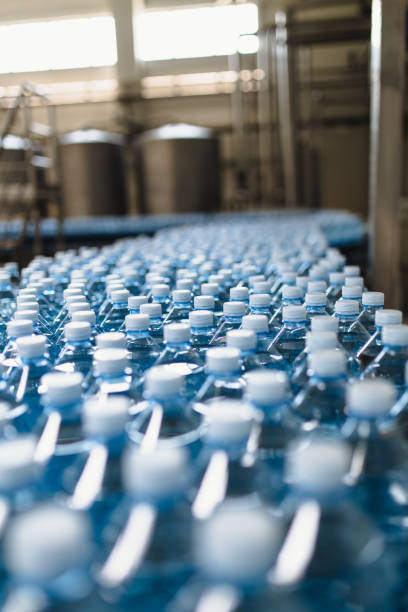 istock Water bottling factory 923753734