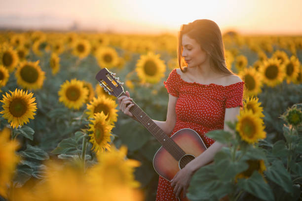 istock Songs Of Summer Joy 923760376