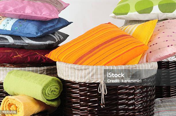 Foto de Travesseiros De Cestas e mais fotos de stock de Algodão - Material Têxtil - Algodão - Material Têxtil, Almofada, Amarelo