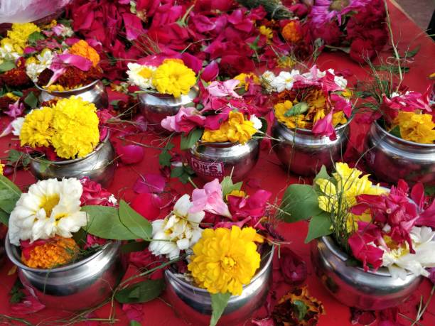 istock Flowers for sale 923768590