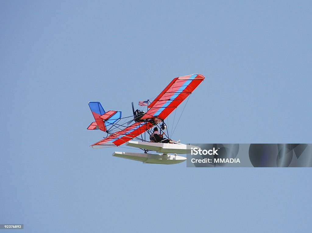 Сверхлёгкий летательный аппарат самолет в полете - Стоковые фото Авиакосмическая промышленность роялти-фри