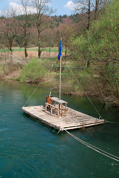 長 planina 近く、スロベニア - wooden raft ストックフォトと画像