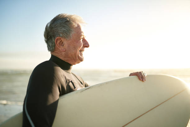 istock The water looks great and I'm ready to surf 923778306
