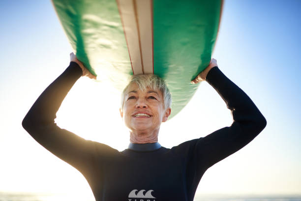 istock Adding vitality to her life by surfing 923778342