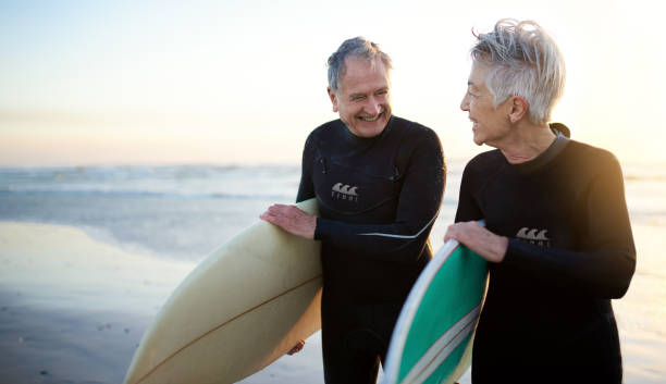 istock Surfing is a way of bonding for them 923778374
