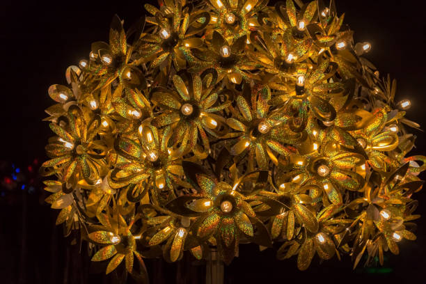 電球、ロンドンのキュー ガーデンと人工の巨大なプラント - formal garden ornamental garden lighting equipment night ストックフォトと画像