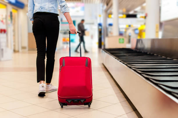 istock Woman carrying her trolley bag 923796798