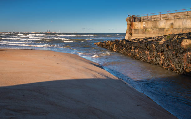 istock Mouth of Seaton Burn at Low Tide 923802930