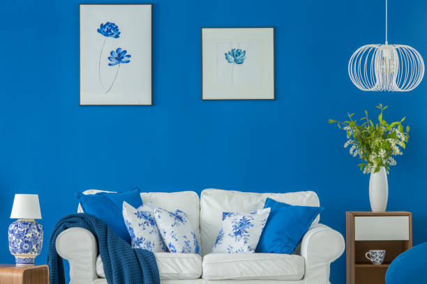 istock Blue floral living room 923806170