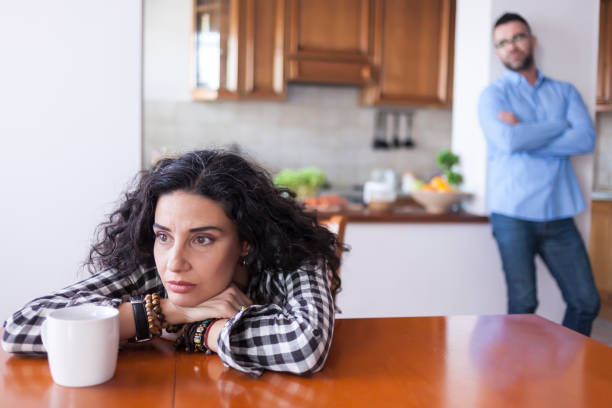 istock Worried couple at home 923831912