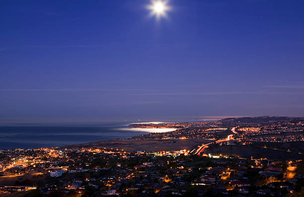 istock Beautiful Moon Set over Dana Point 92387660