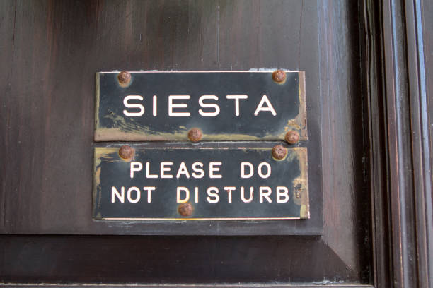 istock Siesta sign on the door 923891452