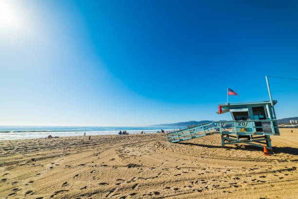 istock Lifeguard hut in Santa Monica beach 923897332