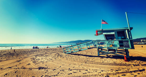 istock Lifeguard hut in Santa Monica beach 923897598