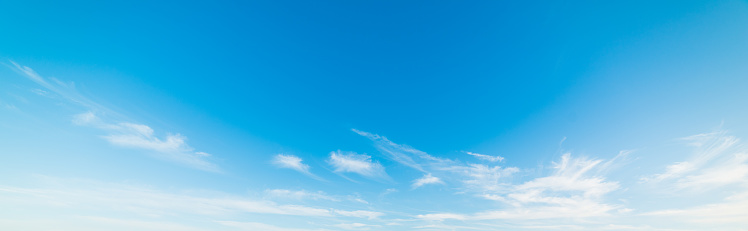 blanco y azul cielo en Malibu photo